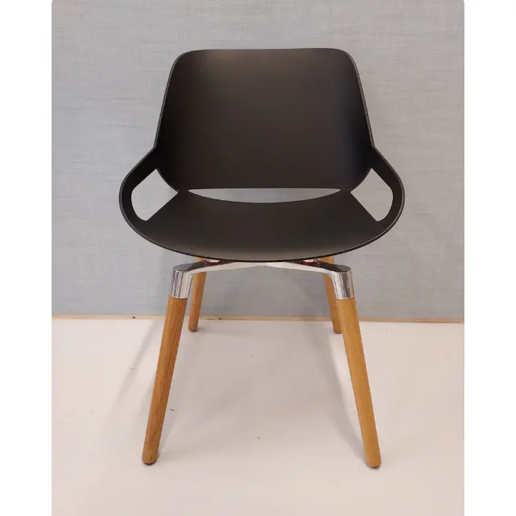 Numo Stoel – Zwart met Houten 4-Poot